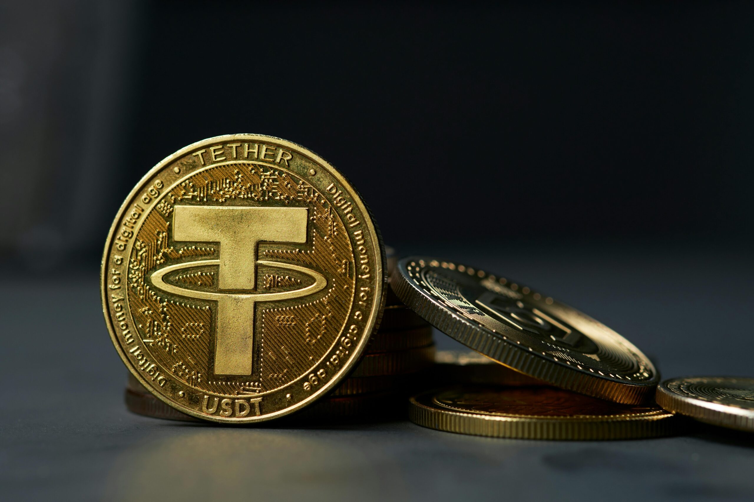 Unveiling the Dynamics of Bitcoin USDT: A Deep Dive into Price Correlation and Volatility